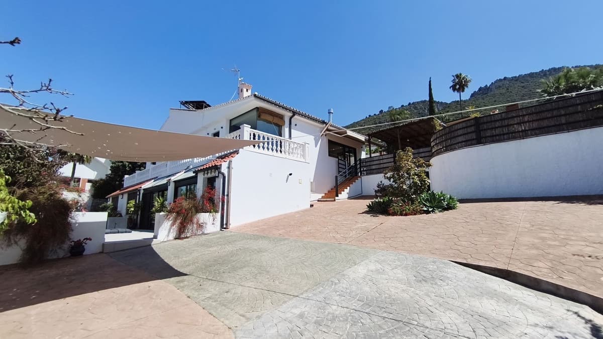 Detached Villa in Alhaurín de la Torre — photo 4 of 10
