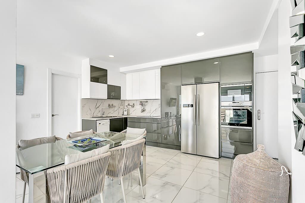 Middle Floor Apartment in Marbella — photo 9 of 10