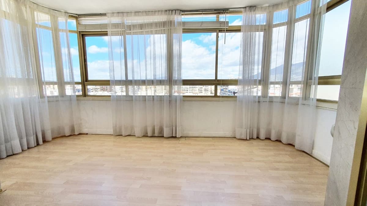 Middle Floor Apartment in Fuengirola — photo 3 of 10