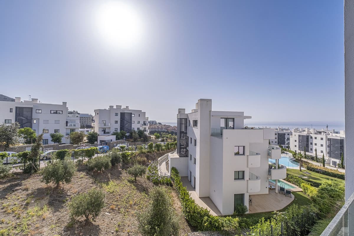 Middle Floor Apartment in Fuengirola — photo 3 of 10