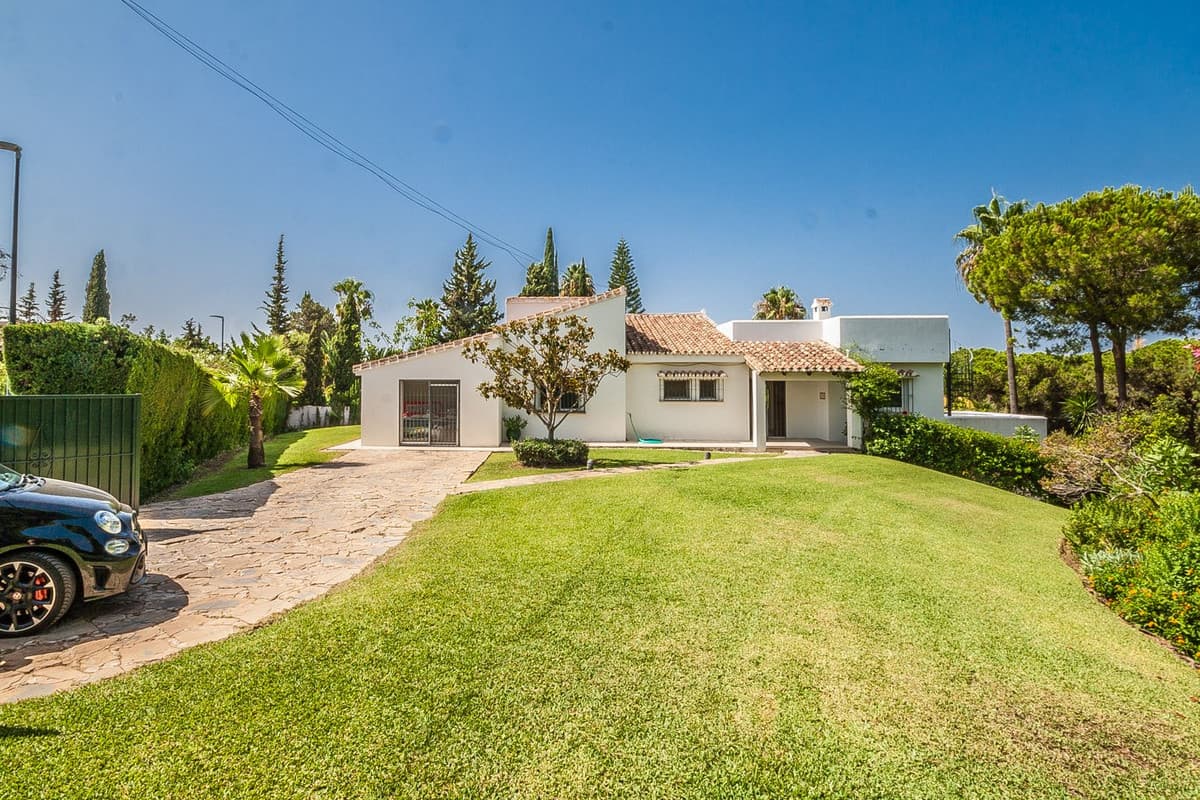 Detached Villa in Elviria — photo 3 of 10