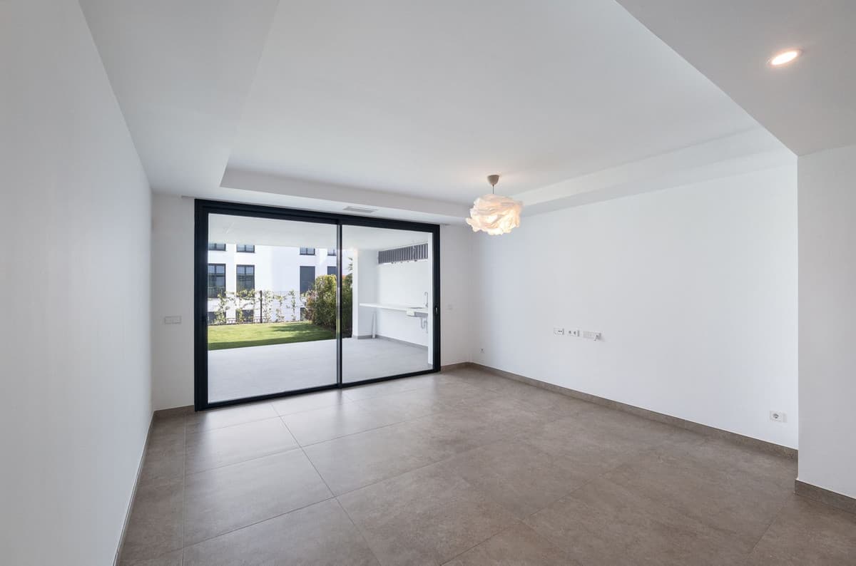 Ground Floor Apartment in Estepona — photo 4 of 10