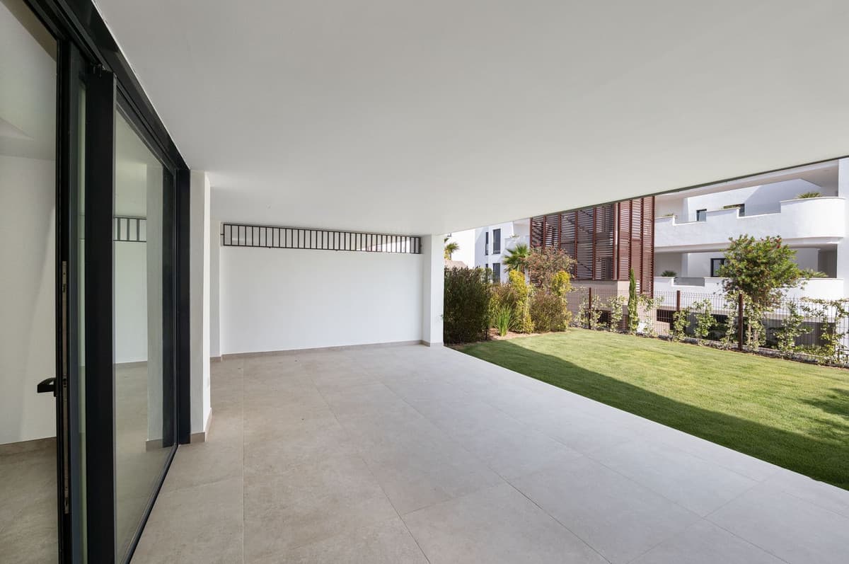 Ground Floor Apartment in Estepona — photo 5 of 10