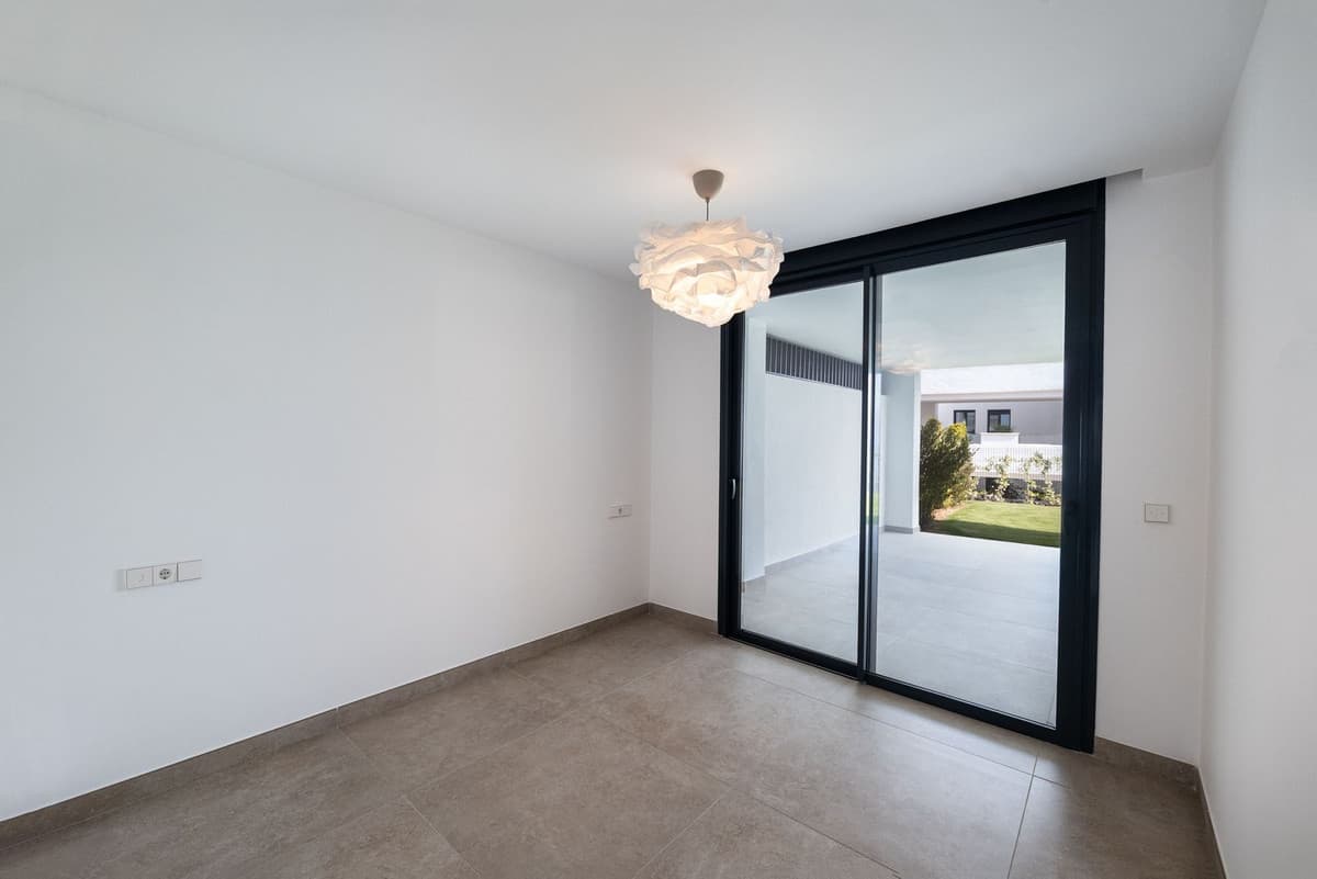 Ground Floor Apartment in Estepona — photo 9 of 10
