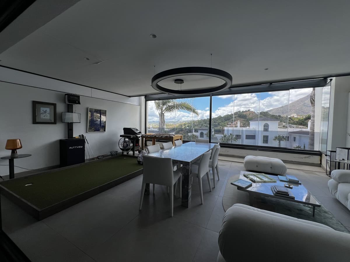 Middle Floor Apartment in Estepona — photo 1 of 10