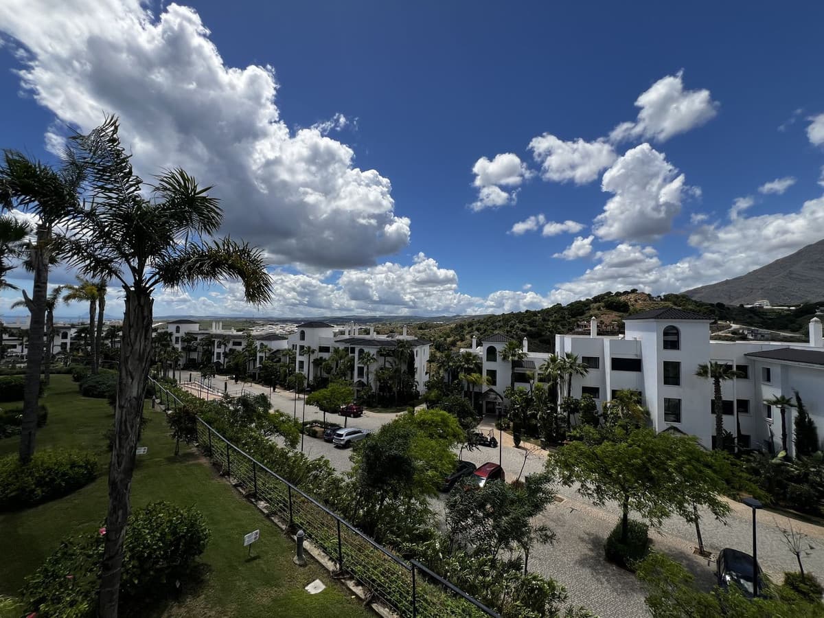 Middle Floor Apartment in Estepona — photo 3 of 10