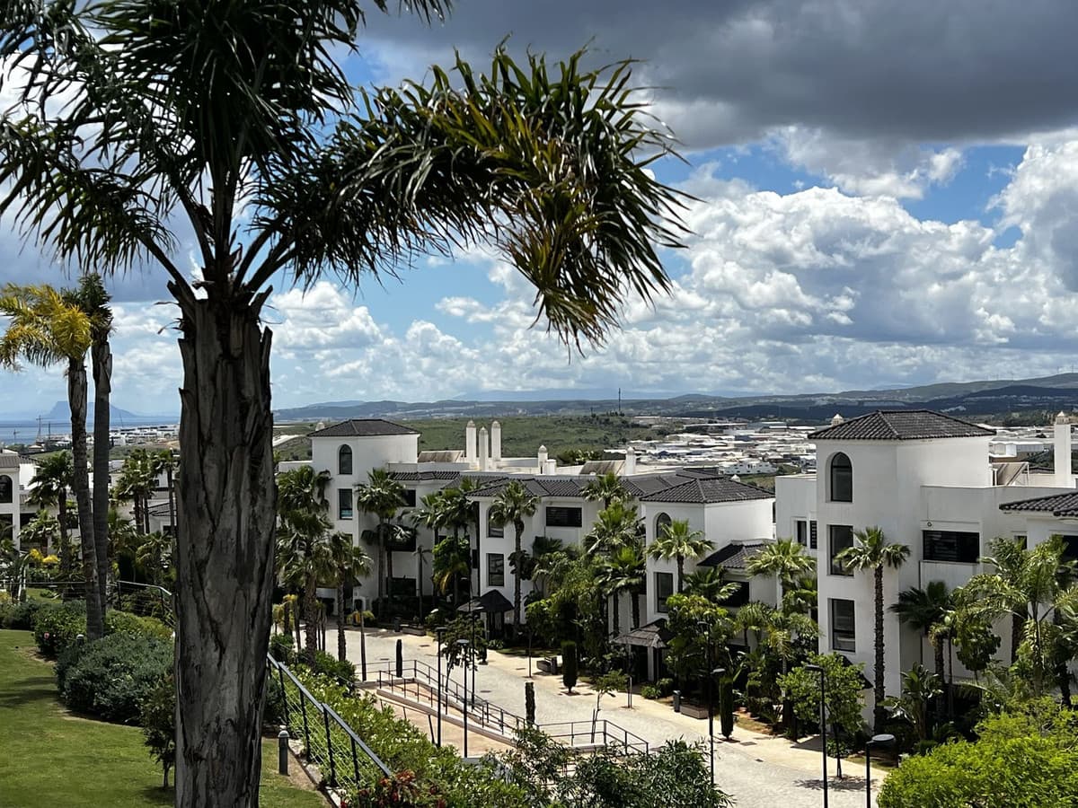 Middle Floor Apartment in Estepona — photo 4 of 10