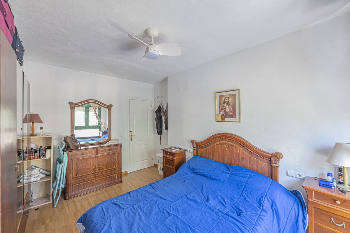 Middle Floor Apartment in Marbella — photo 3 of 10
