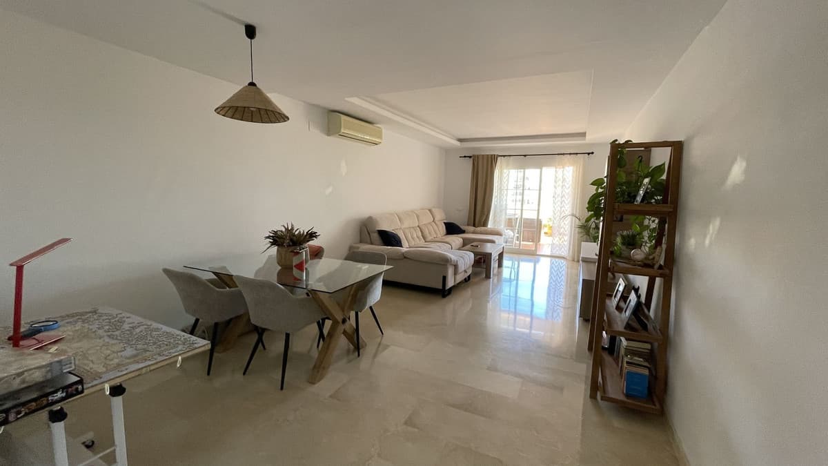 Middle Floor Apartment in Estepona — photo 2 of 10