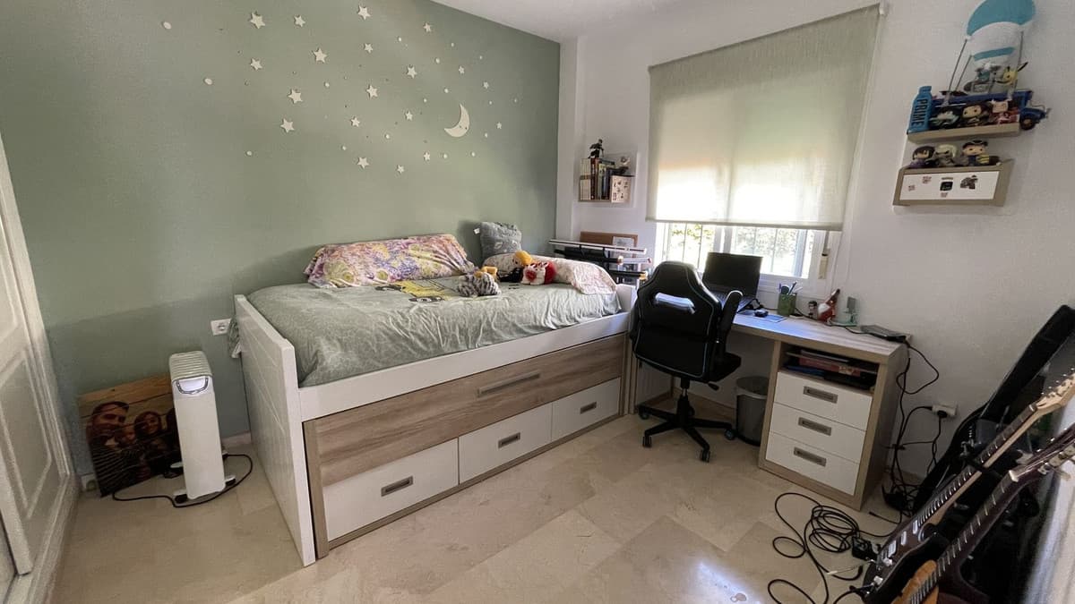 Middle Floor Apartment in Estepona — photo 8 of 10