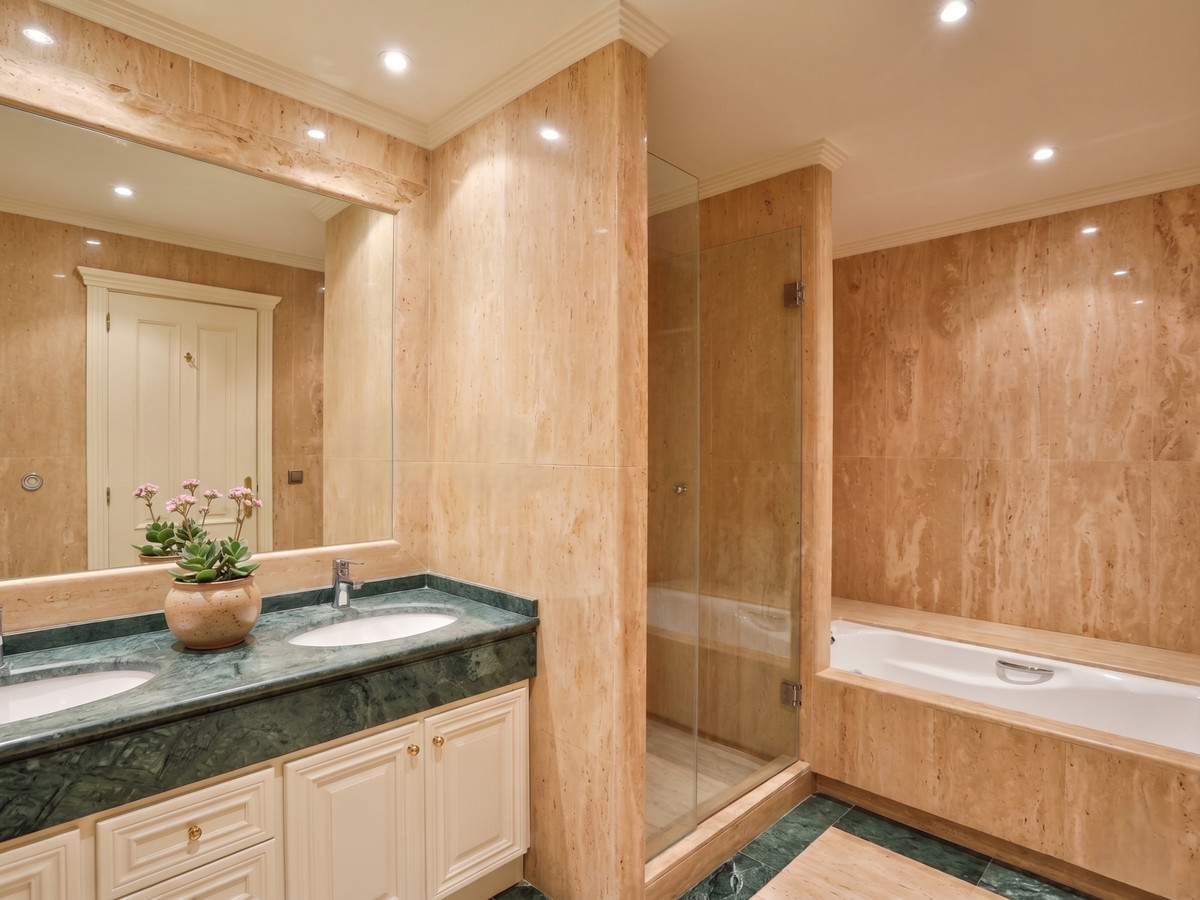 Ground Floor Apartment in The Golden Mile — photo 8 of 10