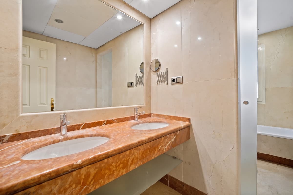 Ground Floor Apartment in The Golden Mile — photo 10 of 10
