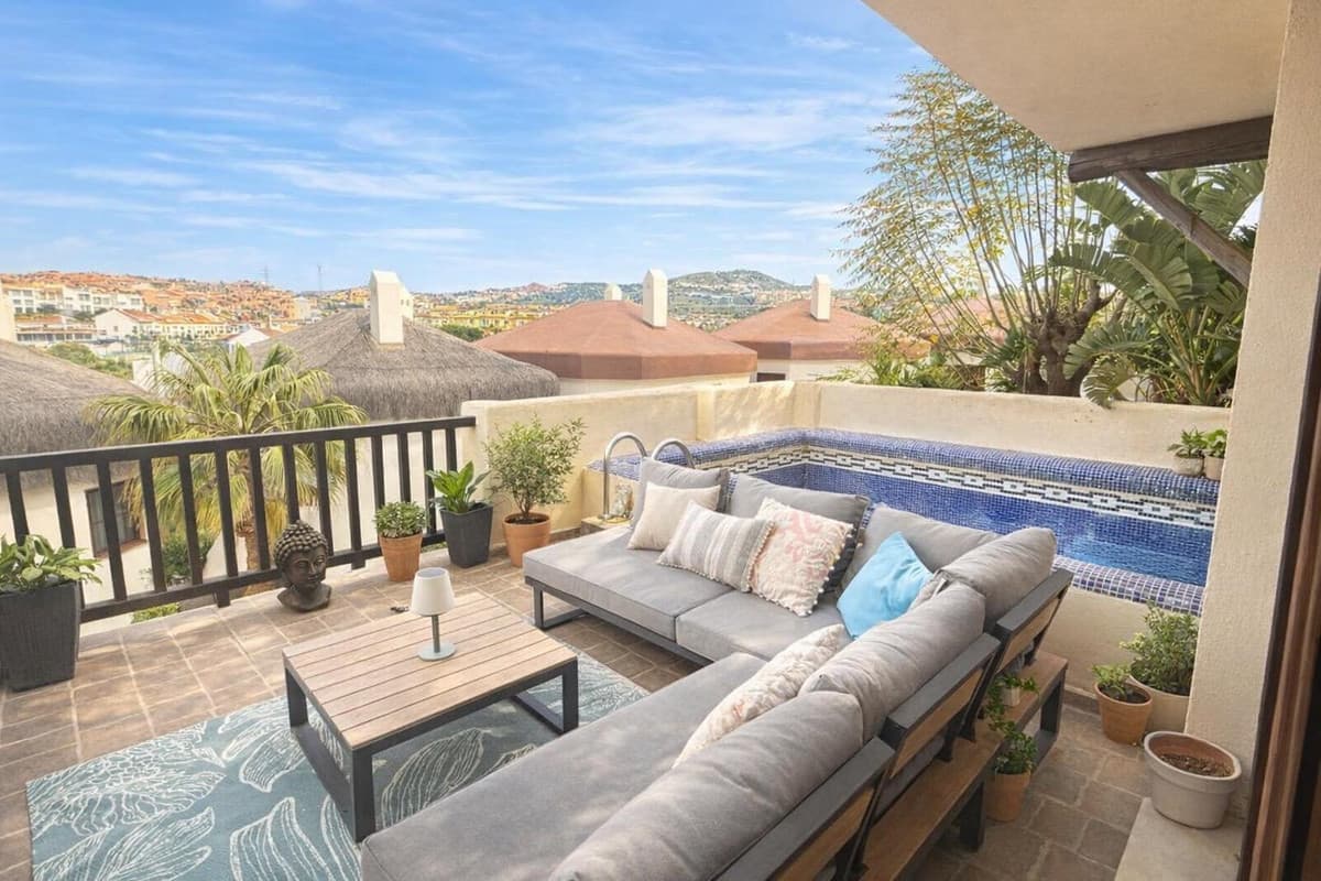 Detached Villa in Riviera del Sol — photo 1 of 10