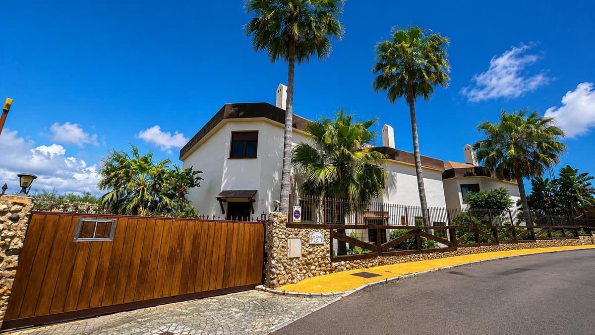 Detached Villa in Riviera del Sol — photo 2 of 10