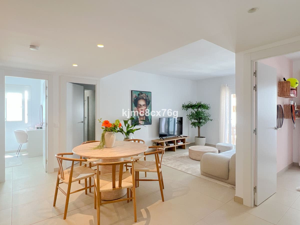 Middle Floor Apartment in Torreblanca — photo 1 of 10