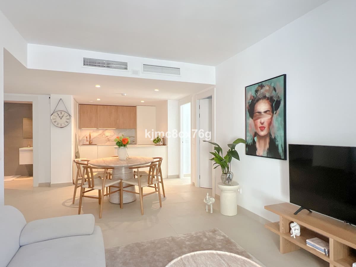 Middle Floor Apartment in Torreblanca — photo 3 of 10