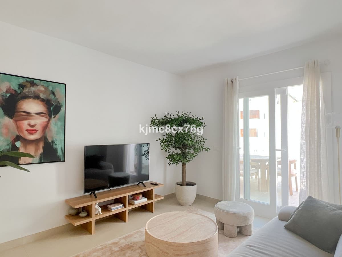 Middle Floor Apartment in Torreblanca — photo 4 of 10
