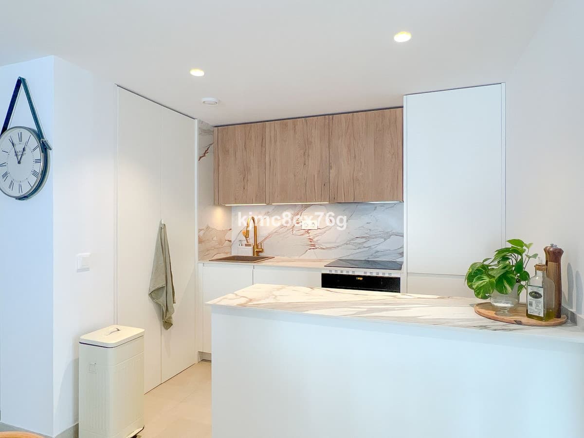 Middle Floor Apartment in Torreblanca — photo 6 of 10