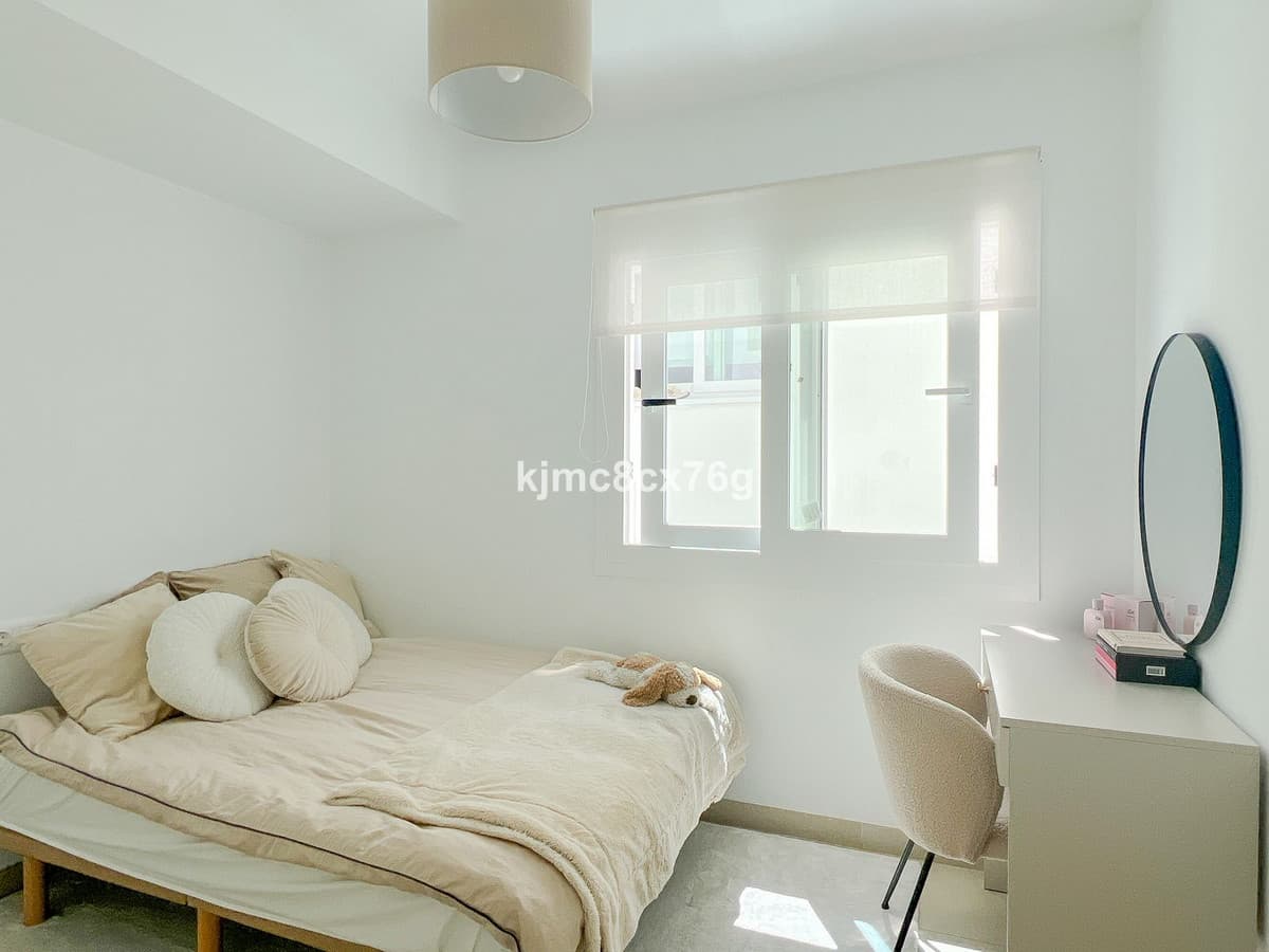 Middle Floor Apartment in Torreblanca — photo 7 of 10