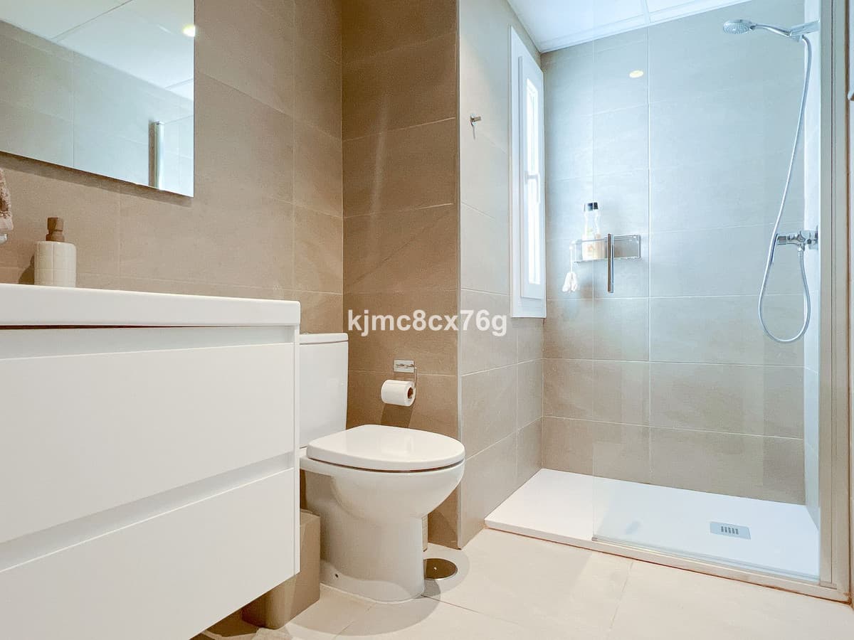 Middle Floor Apartment in Torreblanca — photo 9 of 10