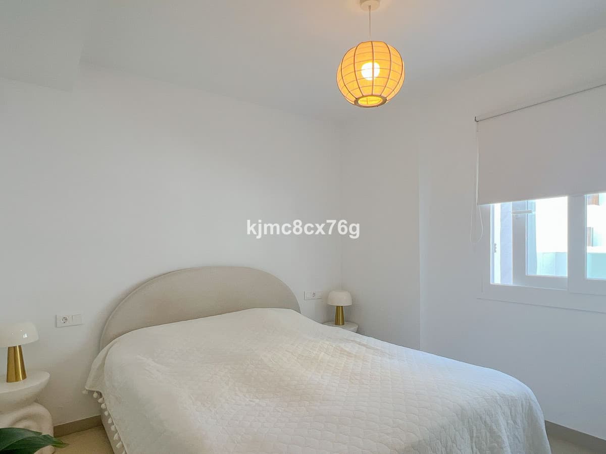 Middle Floor Apartment in Torreblanca — photo 10 of 10