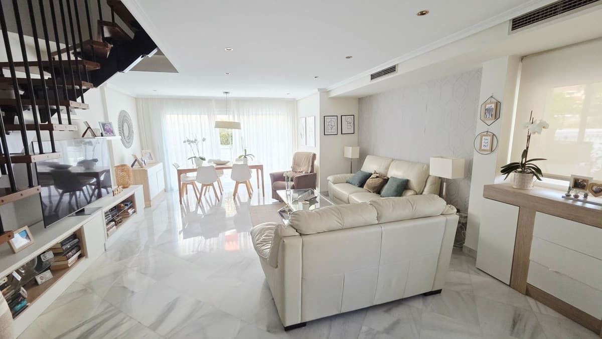 Townhouse in The Golden Mile — photo 7 of 10