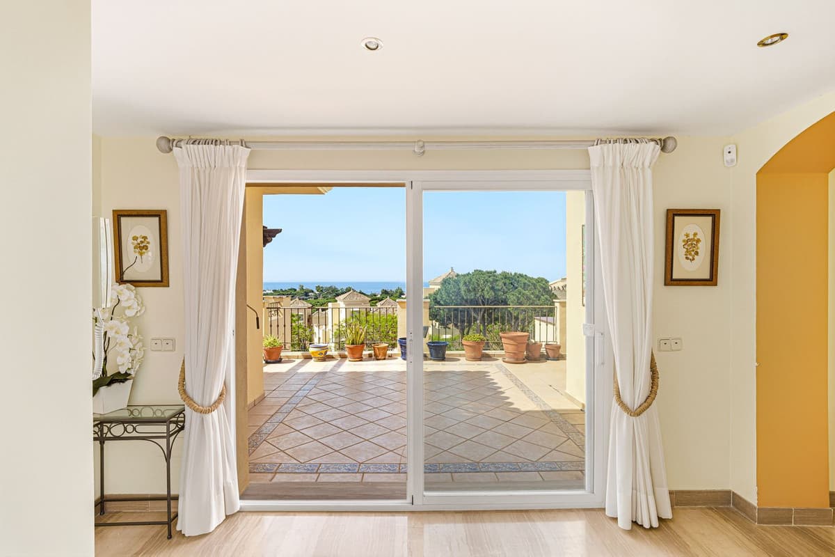 Penthouse Duplex in Elviria — photo 3 of 10
