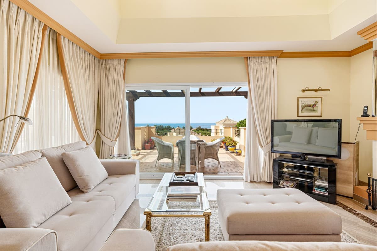 Penthouse Duplex in Elviria — photo 7 of 10