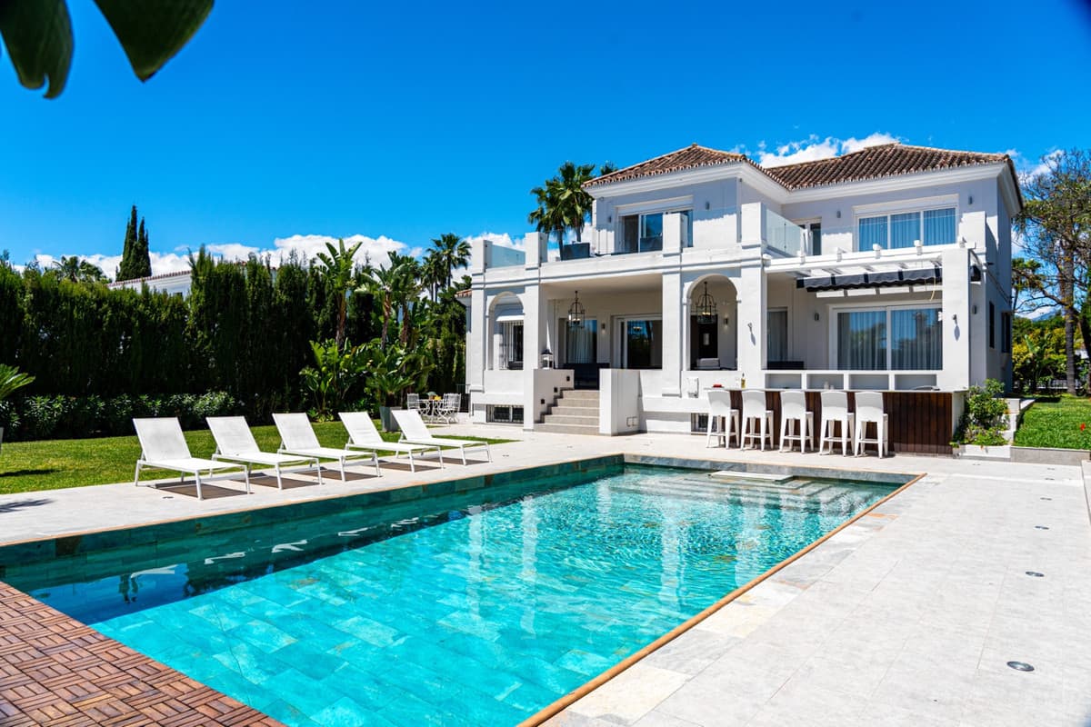 Detached Villa in Nueva Andalucía — photo 1 of 10
