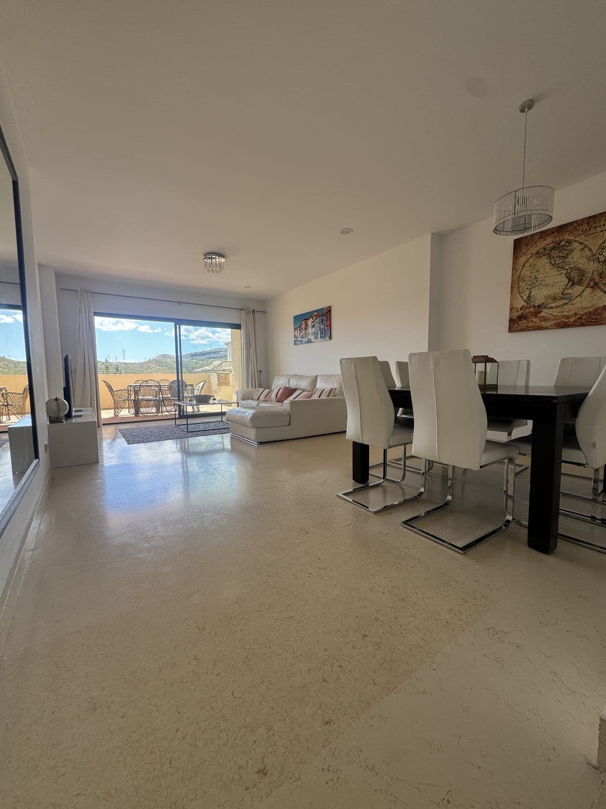 Middle Floor Apartment in Benahavís — photo 5 of 10