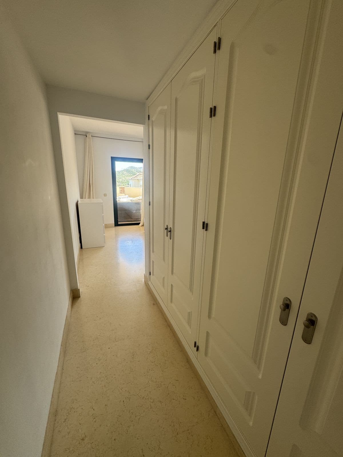 Middle Floor Apartment in Benahavís — photo 7 of 10