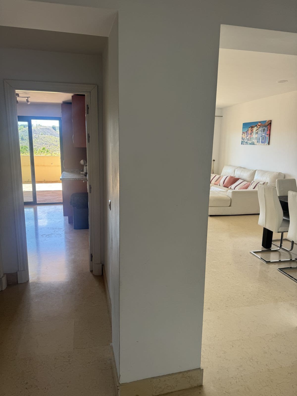 Middle Floor Apartment in Benahavís — photo 9 of 10