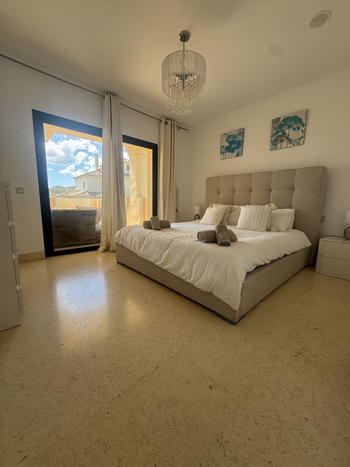 Middle Floor Apartment in Benahavís — photo 10 of 10