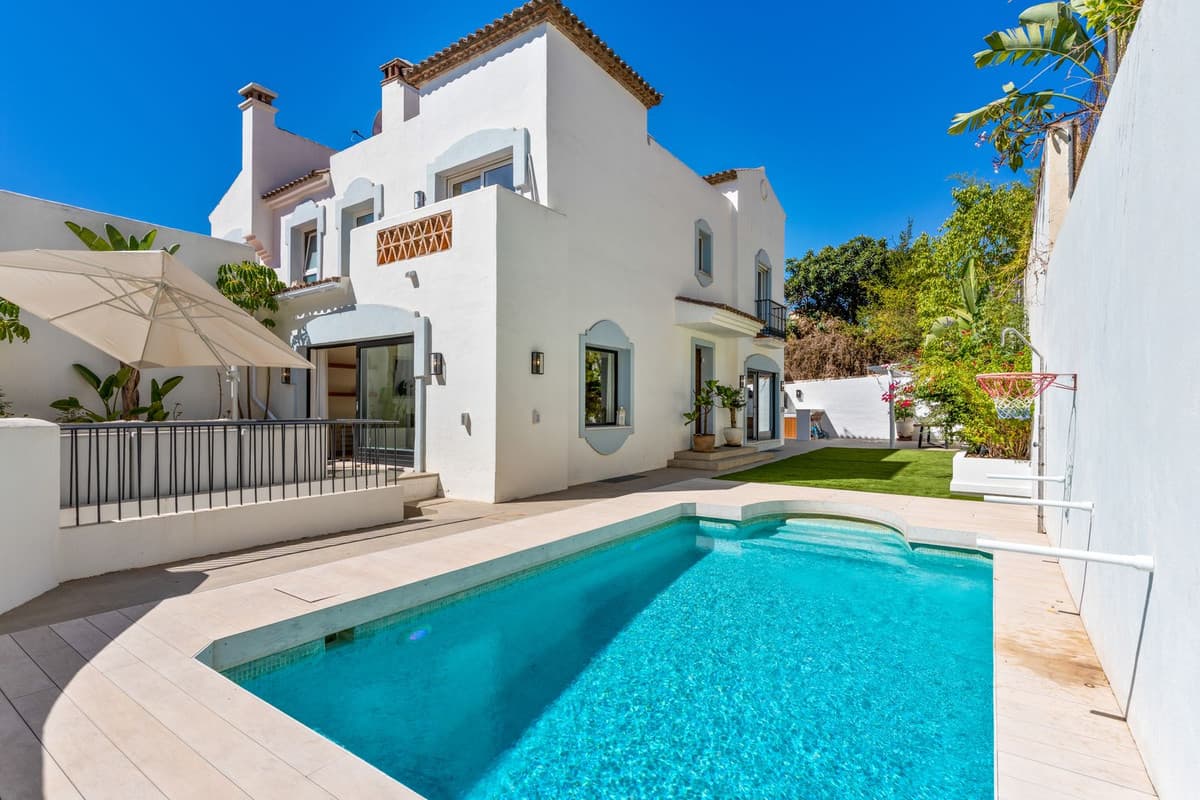 Semi-Detached House in Marbella — photo 1 of 10