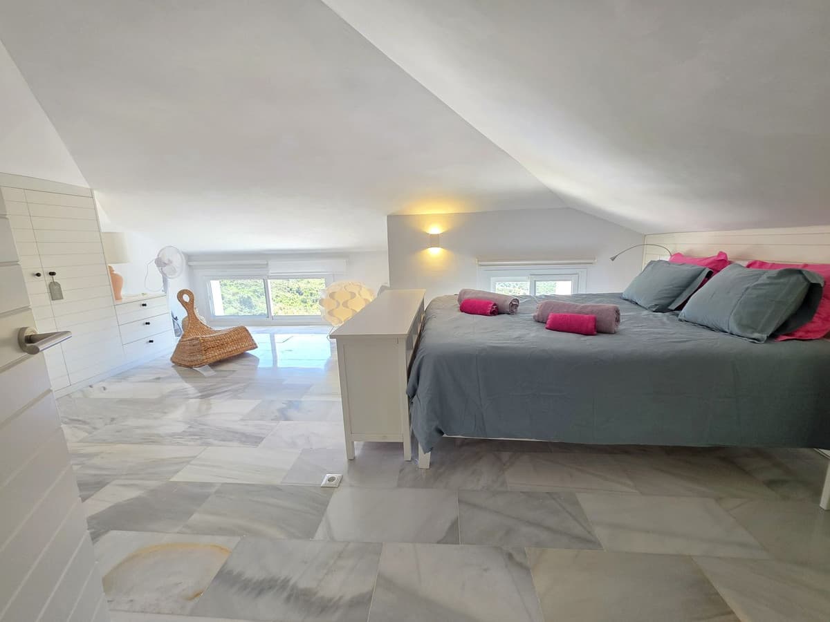 Top Floor Apartment in La Mairena — photo 6 of 10