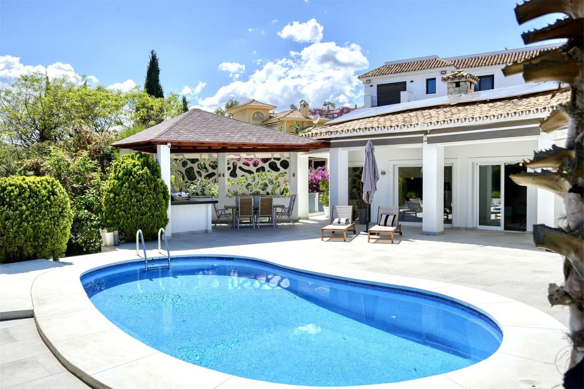 Detached Villa in Benahavís — photo 1 of 10