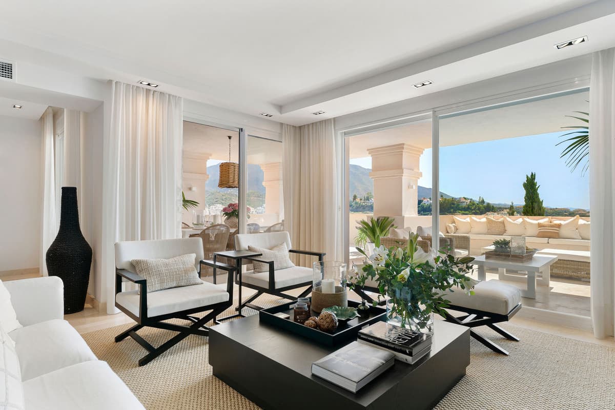 Middle Floor Apartment in Nueva Andalucía — photo 9 of 10