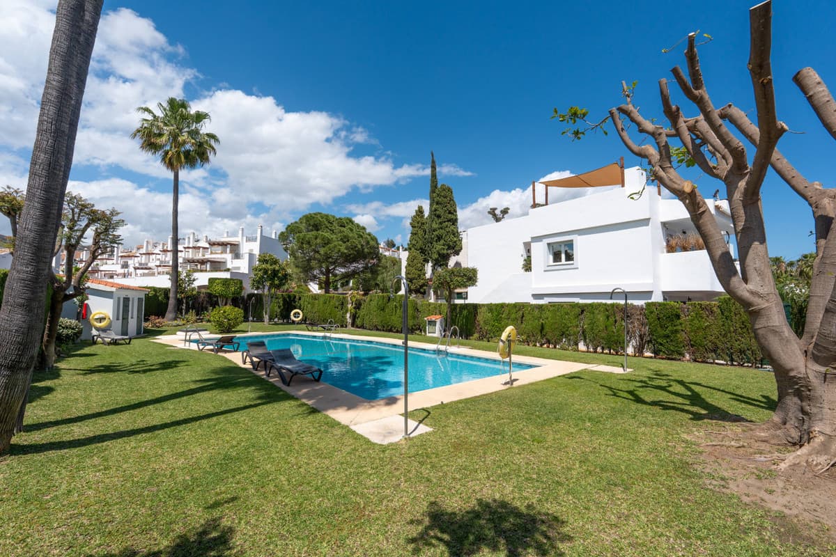 Townhouse in Nueva Andalucía — photo 3 of 10