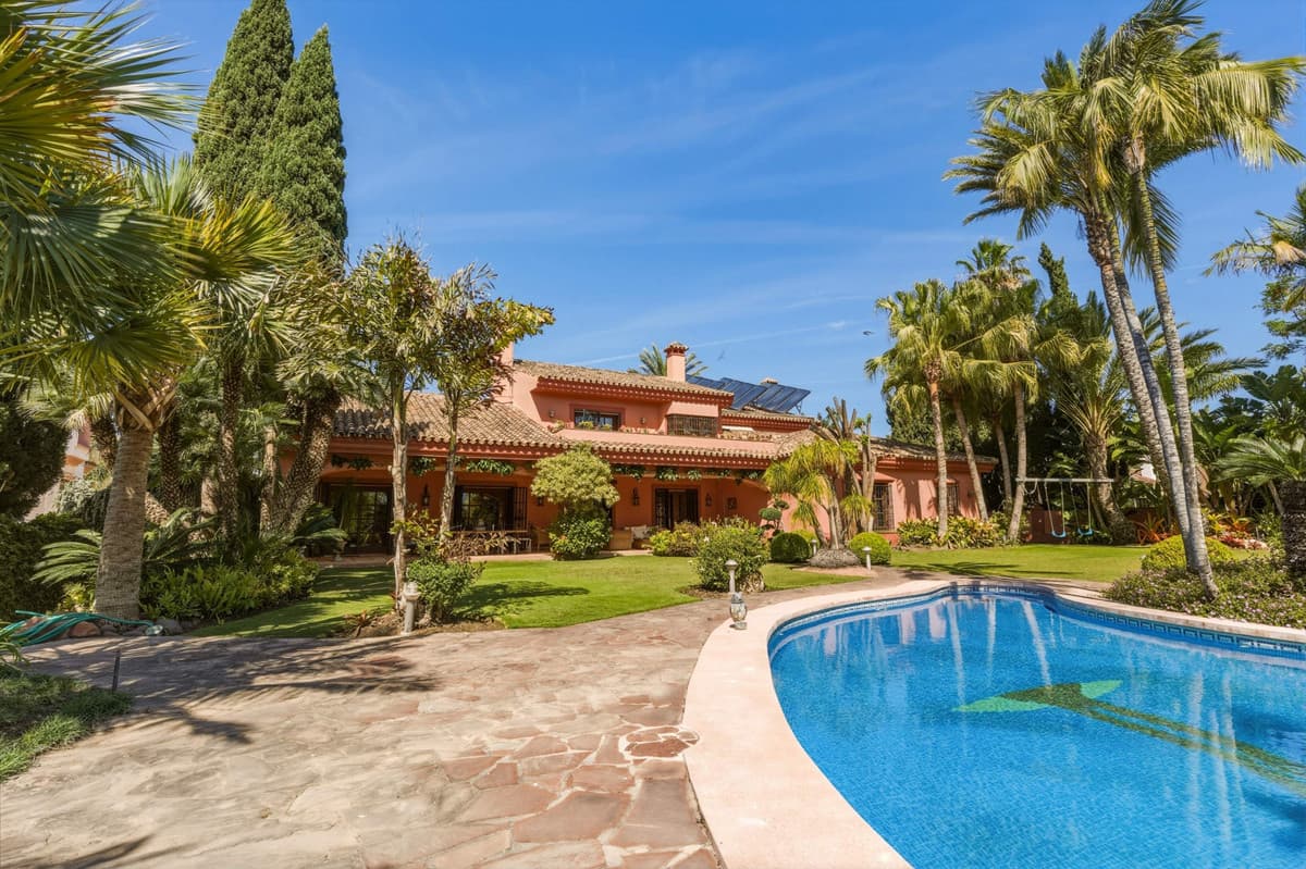 Detached Villa in Guadalmina Alta — photo 2 of 10