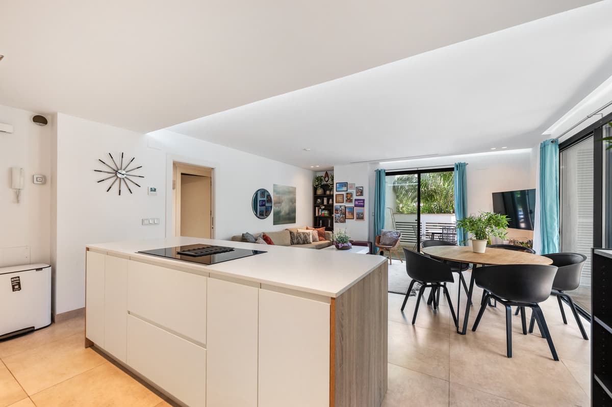 Middle Floor Apartment in Puerto Banús — photo 1 of 10