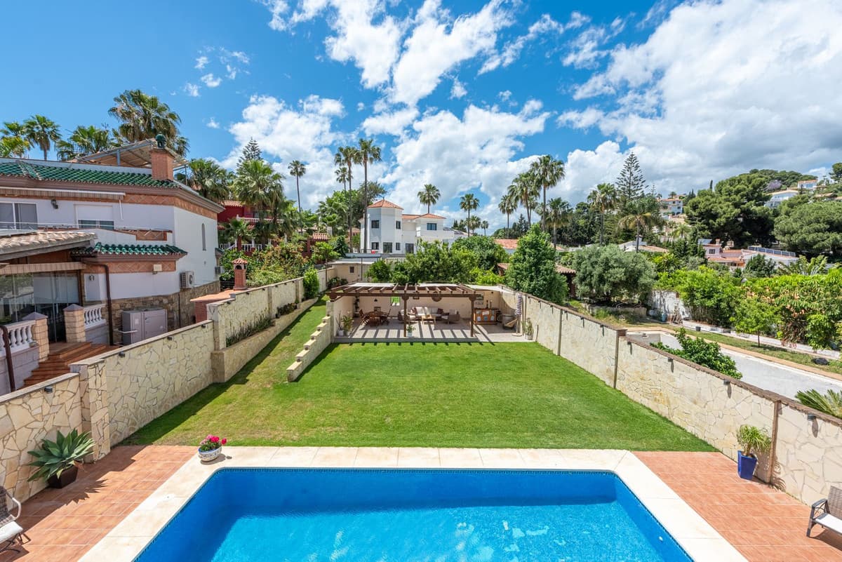 Detached Villa in Sierrezuela — photo 3 of 10