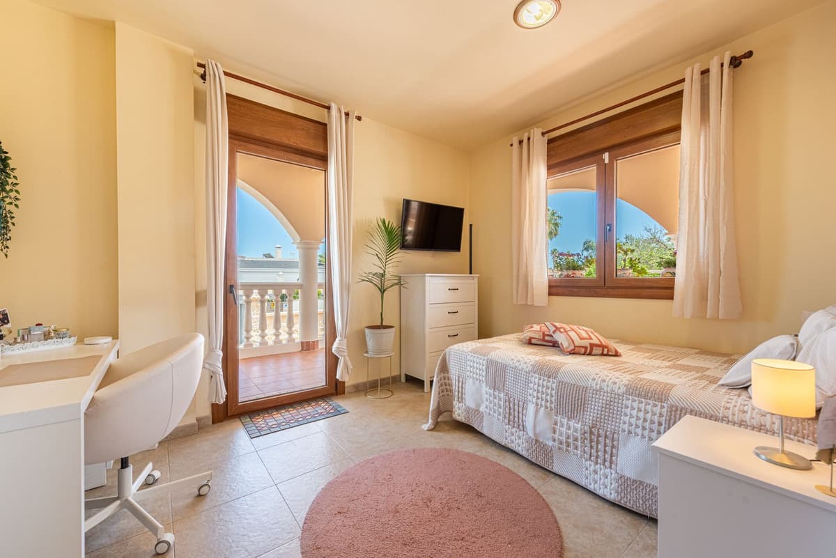 Detached Villa in Sierrezuela — photo 8 of 10