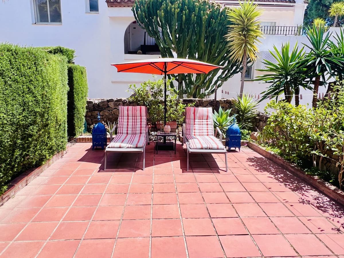 Townhouse in El Paraiso — photo 2 of 10