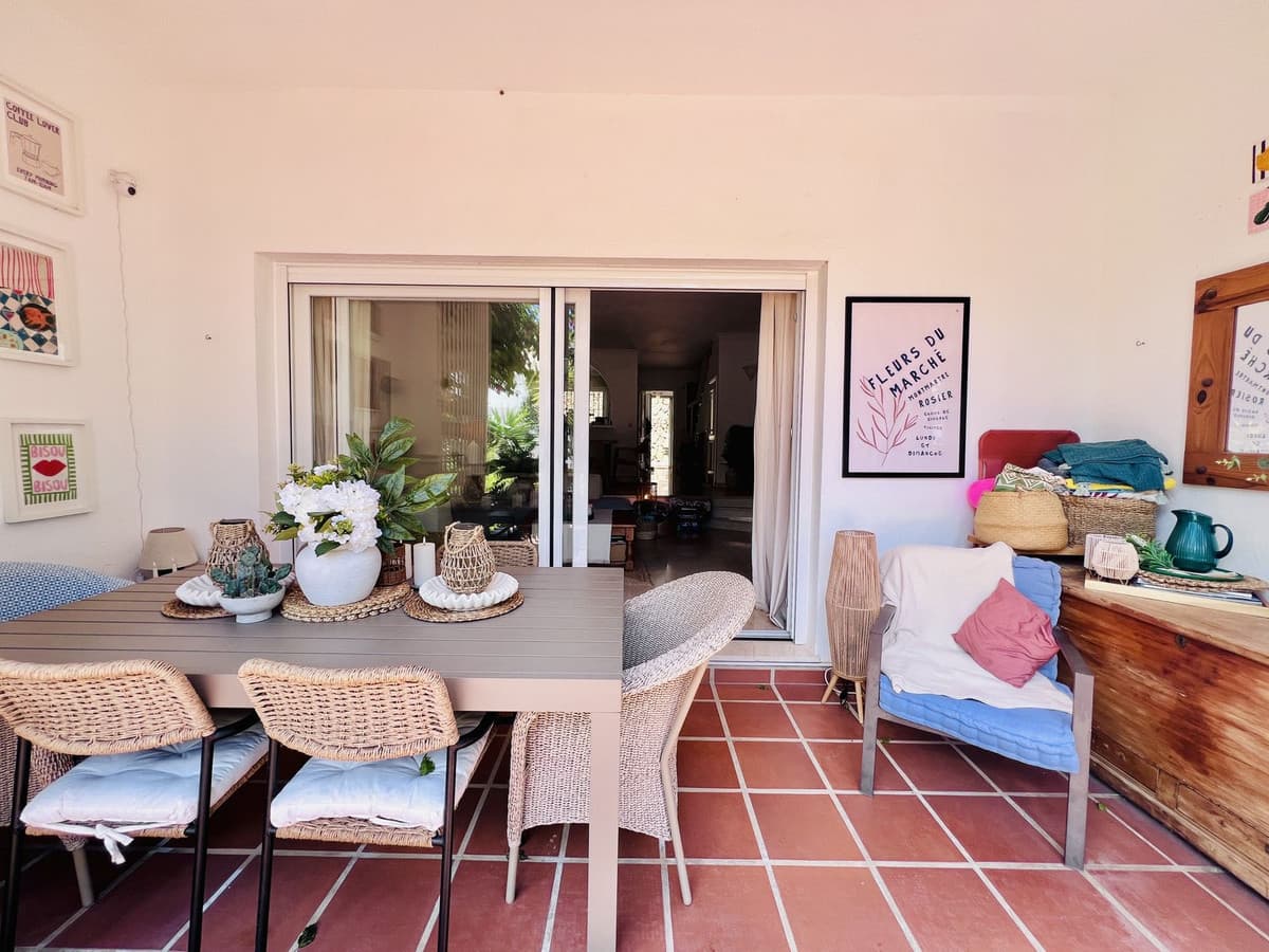 Townhouse in El Paraiso — photo 3 of 10