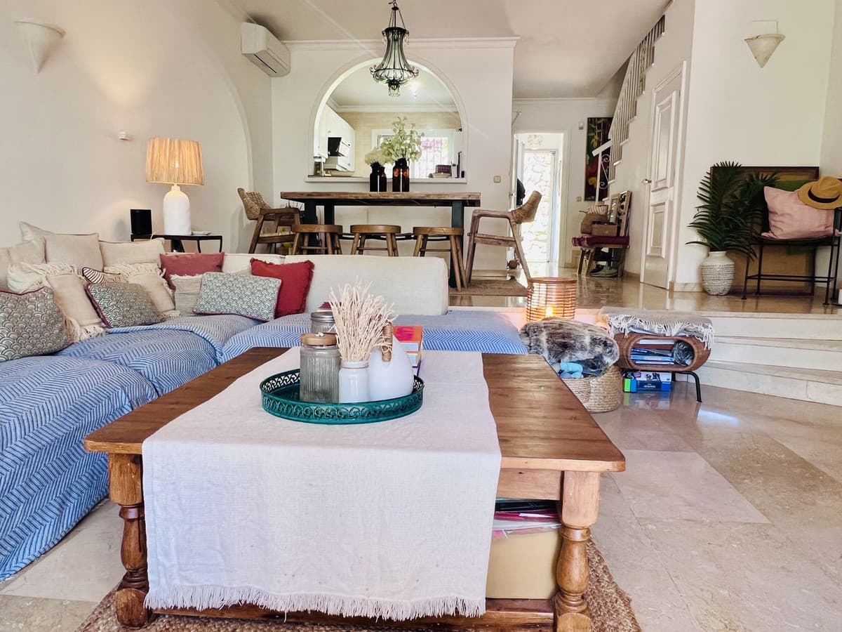 Townhouse in El Paraiso — photo 6 of 10