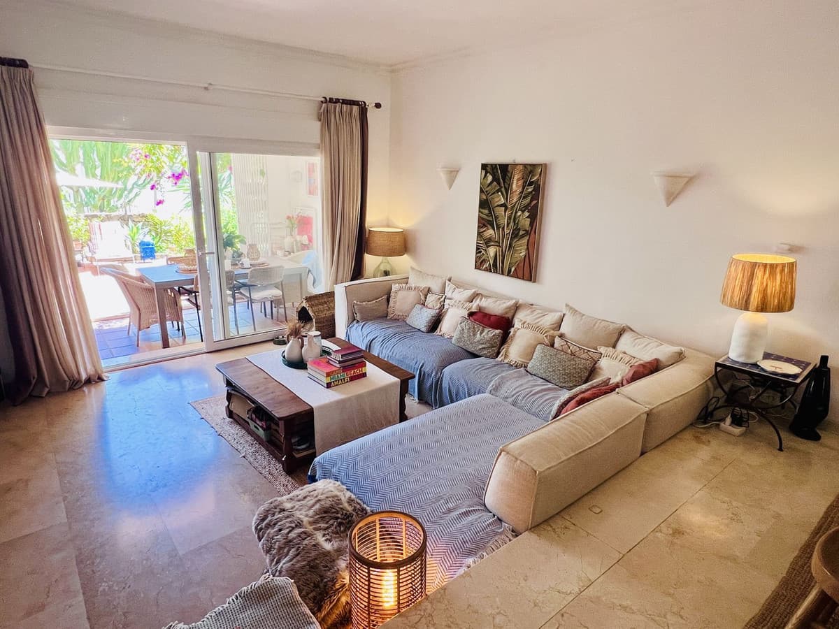 Townhouse in El Paraiso — photo 7 of 10