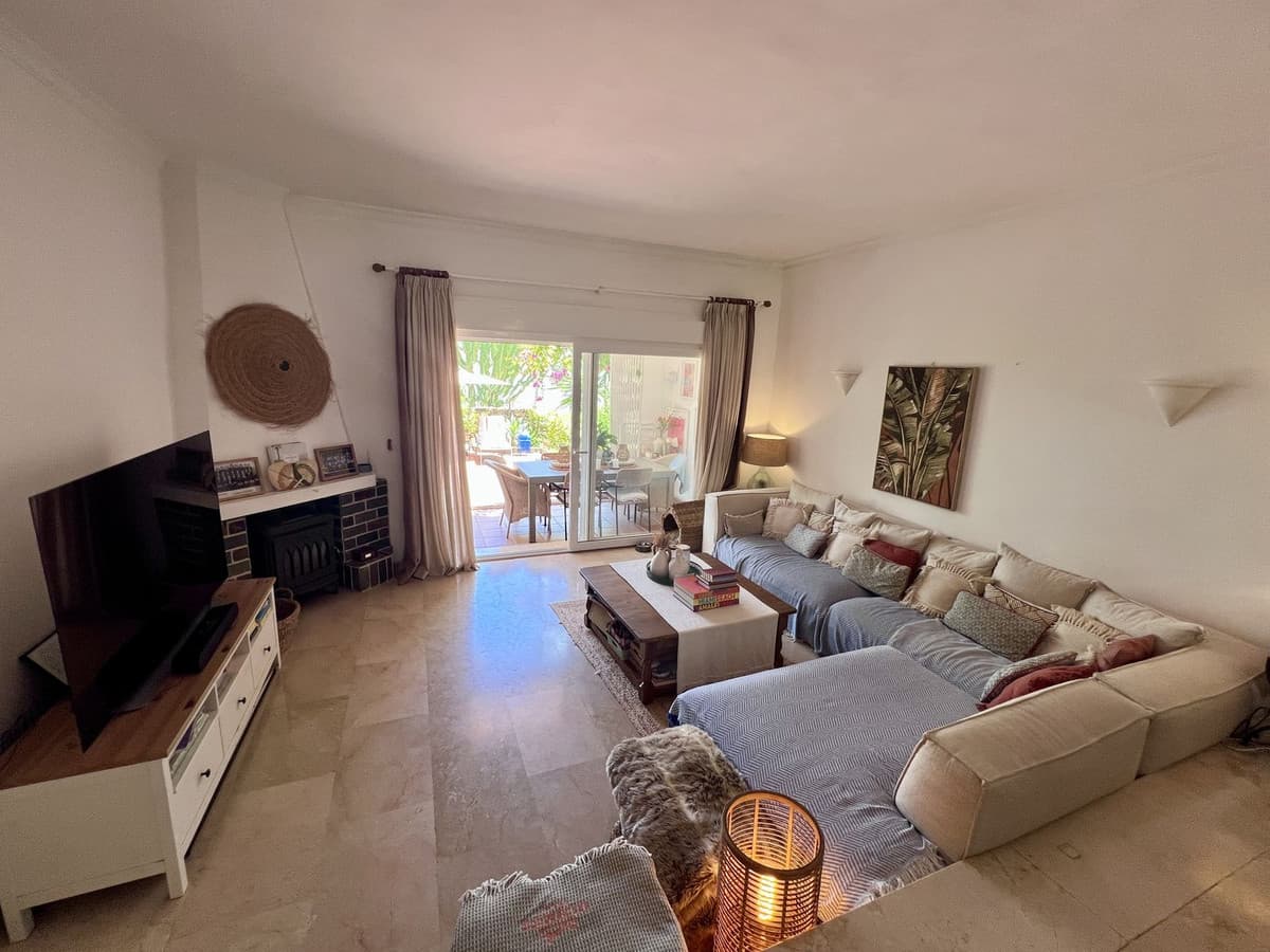 Townhouse in El Paraiso — photo 8 of 10