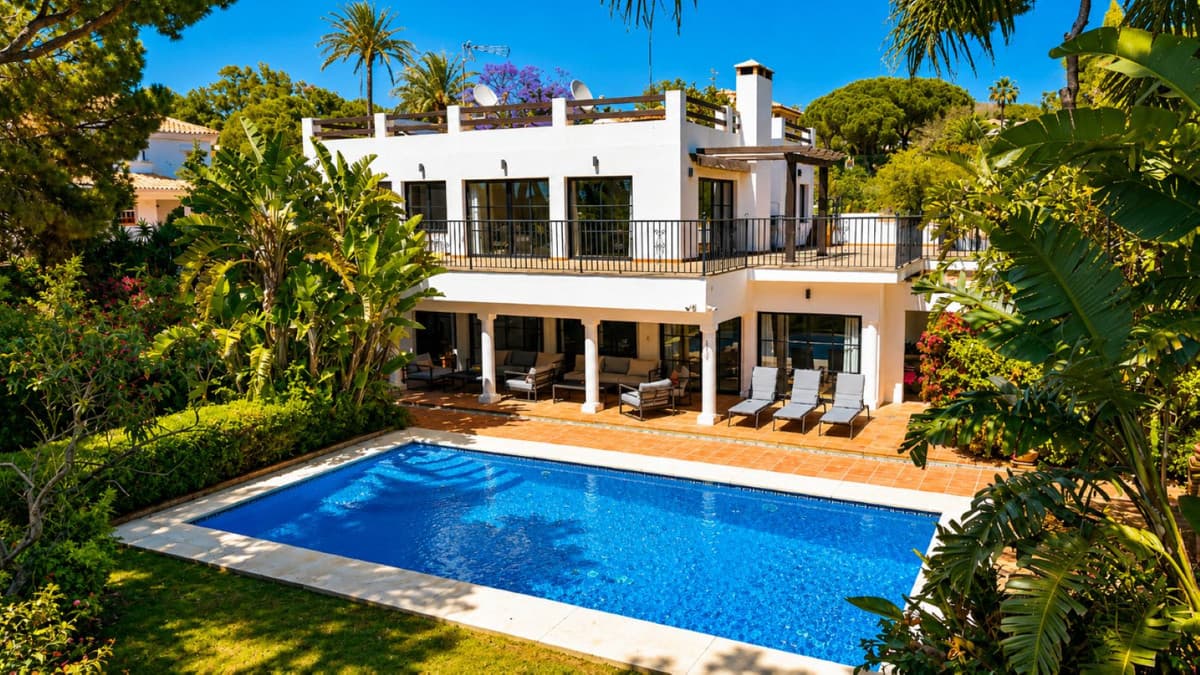 Detached Villa in Hacienda Las Chapas — photo 1 of 10