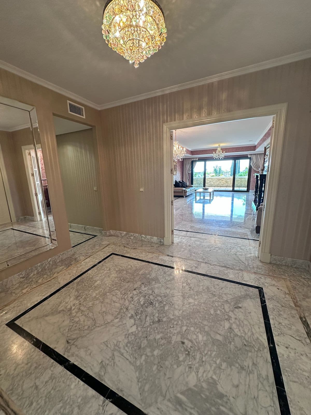 Middle Floor Apartment in The Golden Mile — photo 4 of 10