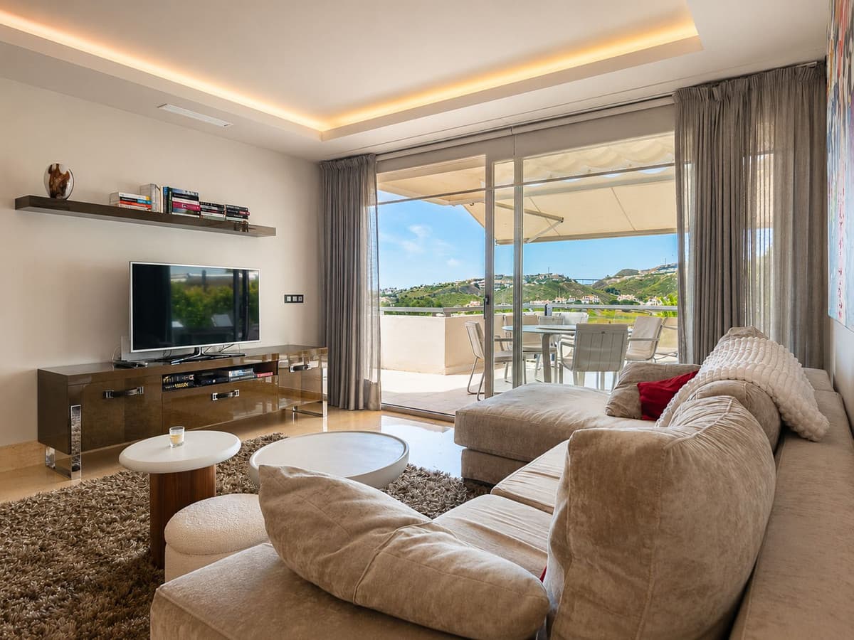 Middle Floor Apartment in Benahavís — photo 8 of 10
